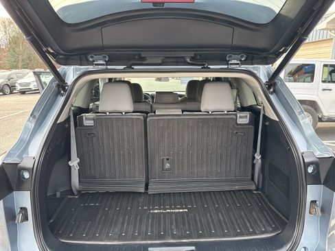 Used 2021 Toyota Highlander LE image 18