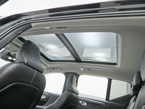 Certified 2024 Volvo XC40 B5 Plus w/ Climate Package image 18