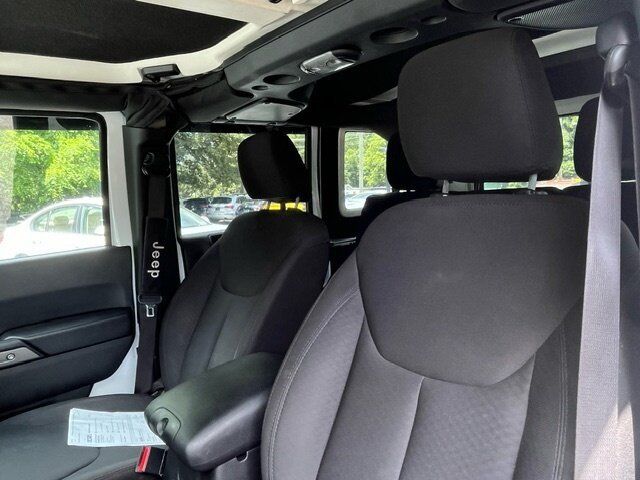 Used 2017 Jeep Wrangler Unlimited Sport w/ Mopar Black Appearance Group AWD/4WD image 10