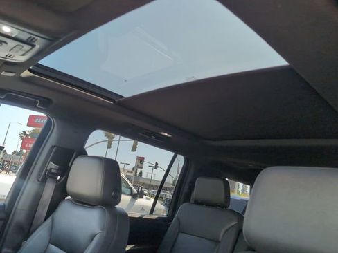 Certified 2022 Chevrolet Suburban Z71 w/ Luxury Package AWD/4WD image 19