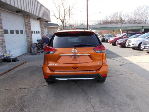 Used 2020 Nissan Rogue SV image 4