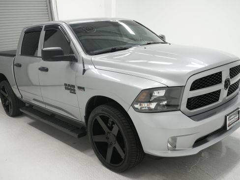 Used 2019 RAM 1500 Express w/ Express Value Package RWD image 3