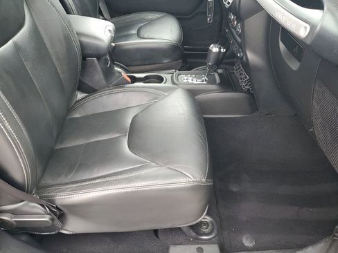 Used 2014 Jeep Wrangler Unlimited Sahara w/ Connectivity Group image 16