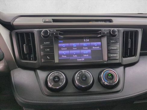 Used 2018 Toyota RAV4 LE FWD image 15