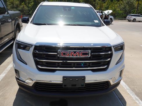 Used 2025 GMC Acadia Elevation w/ Elevation Premium Package FWD image 2