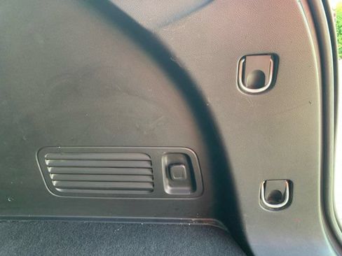 Used 2020 Buick Enclave Essence FWD image 22