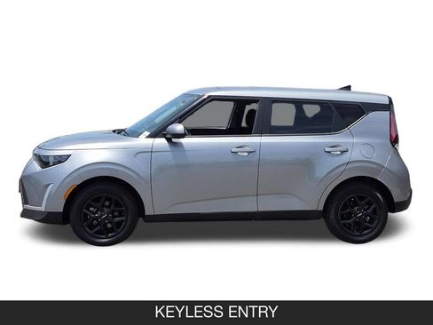 Used 2025 Kia Soul LX w/ LX Technology Package FWD image 4