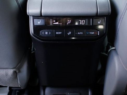 Used 2021 Toyota Highlander Platinum image 13