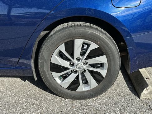 Used 2024 Nissan Altima 2.5 S FWD image 13