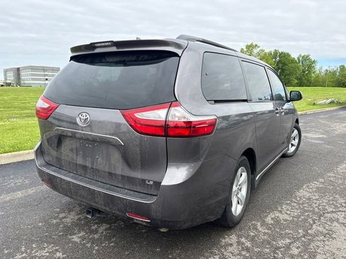 Used 2019 Toyota Sienna LE FWD image 10