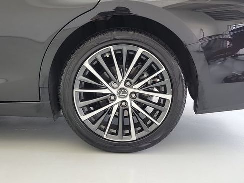 Used 2024 Lexus ES 350 w/ Premium Package FWD image 10