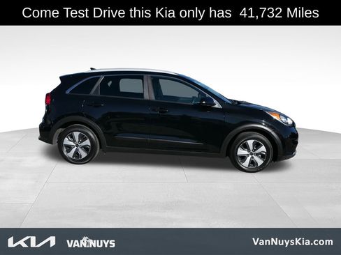Used 2018 Kia Niro LX image 2