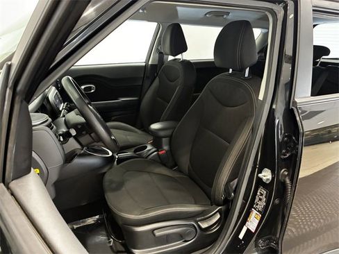 Used 2017 Kia Soul image 12