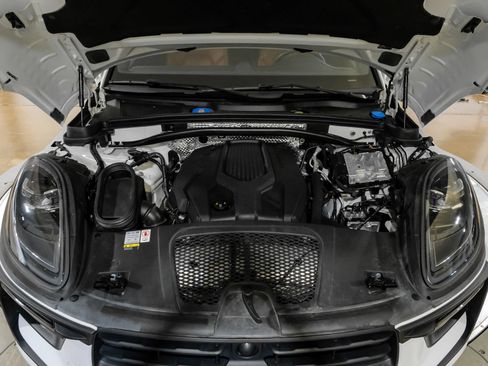 Used 2023 Porsche Macan AWD/4WD image 52