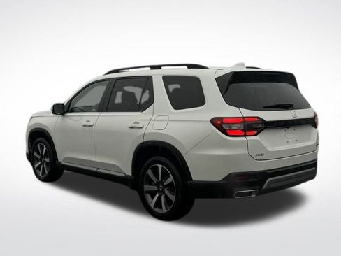 Used 2024 Honda Pilot Touring image 9