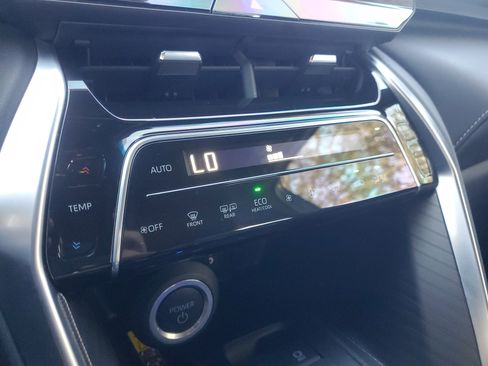 Certified 2024 Toyota Venza XLE image 29