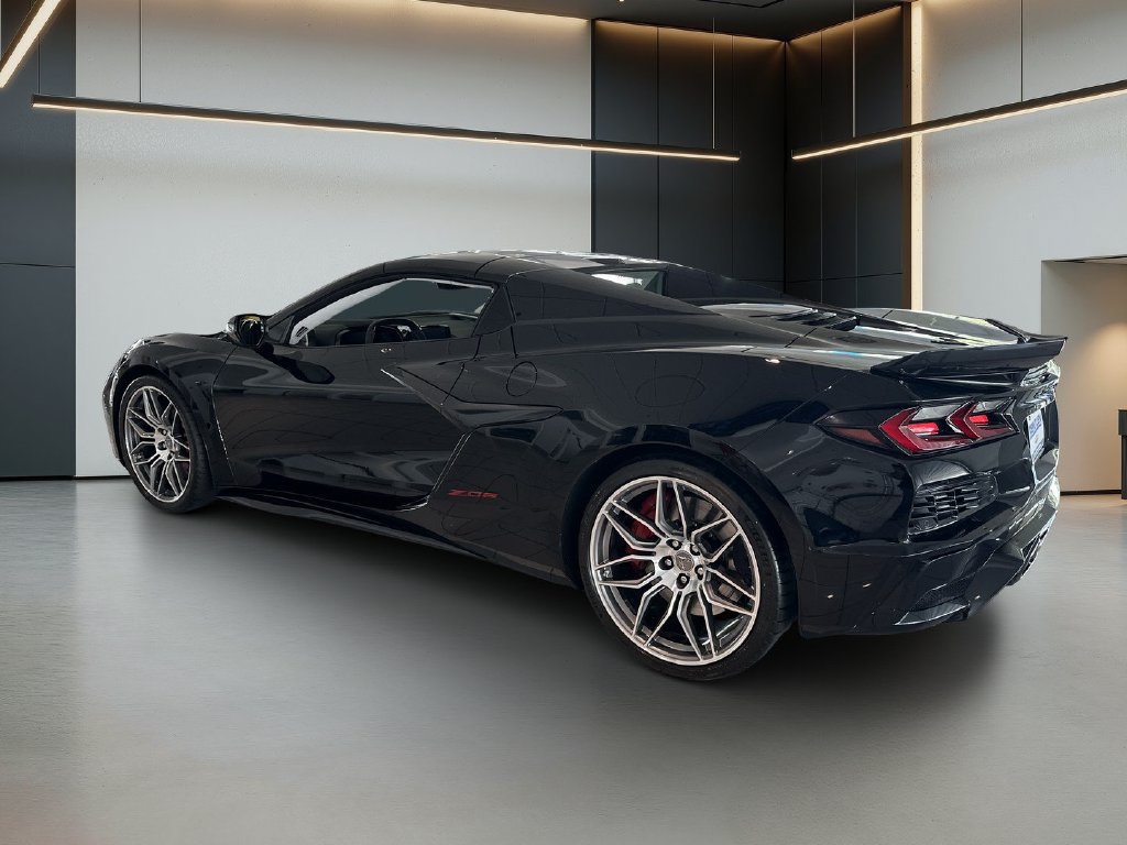 Used 2023 Chevrolet Corvette Z06 w/ Stealth Interior Trim Package RWD image 3