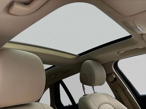 Used 2021 Mercedes-Benz GLC 300 image 13