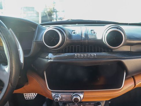 Used 2019 Ferrari Portofino image 36