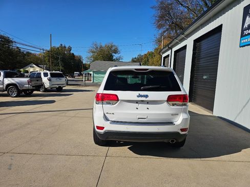 Used 2017 Jeep Grand Cherokee Limited image 16