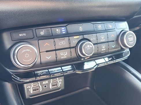 Used 2023 Dodge Durango GT image 27