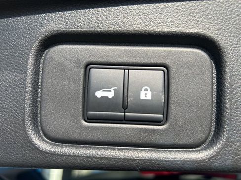 Used 2024 Nissan Pathfinder Platinum image 25