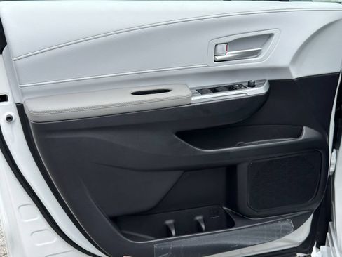New 2026 Toyota Sienna XLE FWD image 10