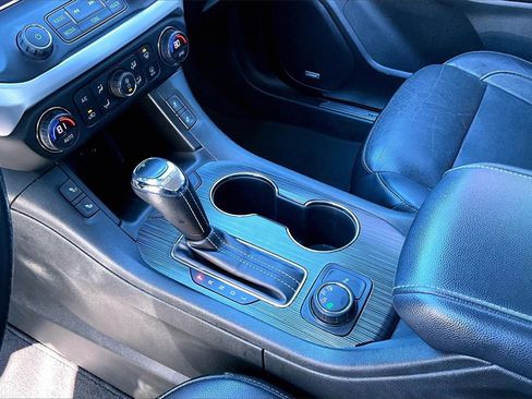 Used 2019 GMC Acadia SLT image 17