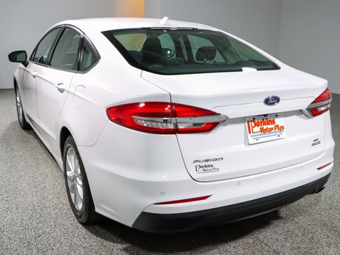 Used 2019 Ford Fusion SE image 9