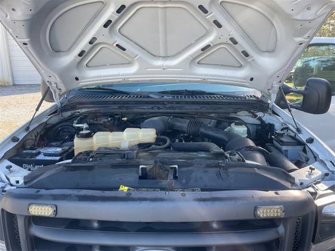 Used 2004 Ford F250 XL image 10