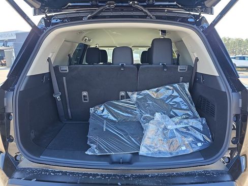 New 2026 Nissan Pathfinder SL w/ SL Premium Package FWD image 15