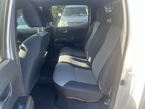 Used 2022 Toyota Tacoma TRD Off-Road w/ Technology Package image 34