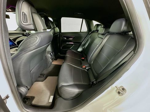 Used 2025 Mercedes-Benz GLC 300 4MATIC image 23