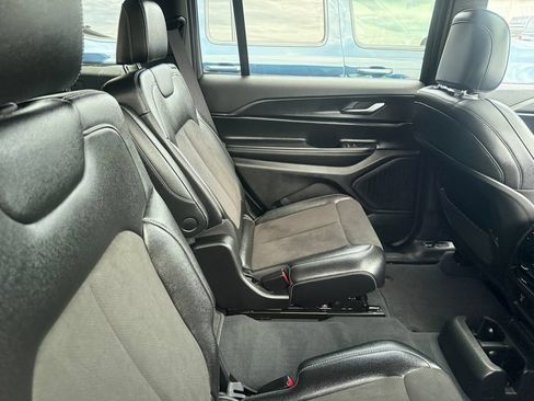 Used 2023 Jeep Grand Cherokee L Laredo AWD/4WD image 9