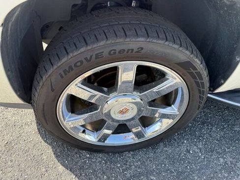 Used 2012 Cadillac Escalade Luxury RWD image 9