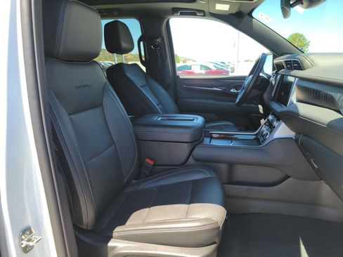 Used 2024 GMC Yukon XL Denali AWD/4WD image 10