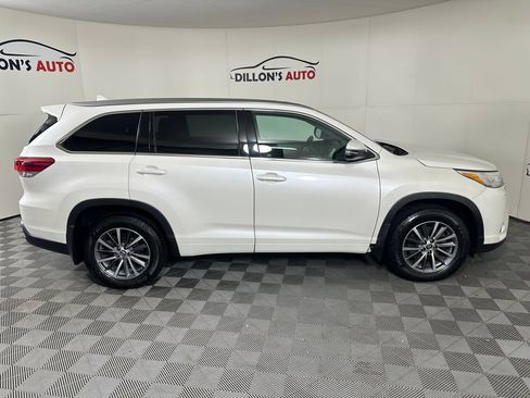 Used 2018 Toyota Highlander XLE AWD/4WD image 9
