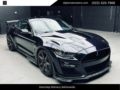 Used 2021 Ford Mustang Shelby GT500 w/ Carbon Fiber Track Pack RWD image 9