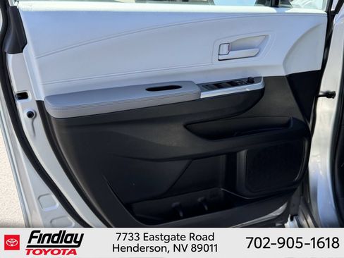 Certified 2025 Toyota Sienna LE FWD image 18