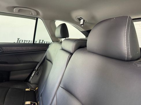 Used 2018 Subaru Outback 2.5i Limited AWD/4WD image 11