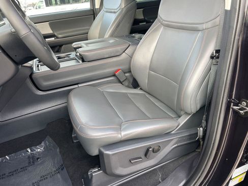 Used 2025 Ford Expedition Active image 9