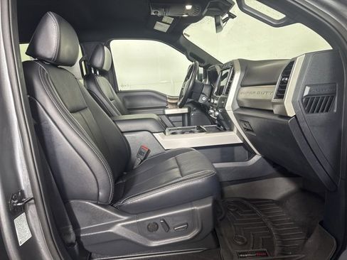 Certified 2022 Ford F350 Lariat w/ Chrome Package image 4