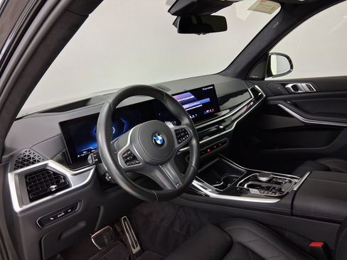 Certified 2025 BMW X7 xDrive40i w/ M Sport Package image 2