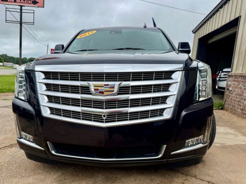 Used 2017 Cadillac Escalade Premium Luxury AWD/4WD image 3