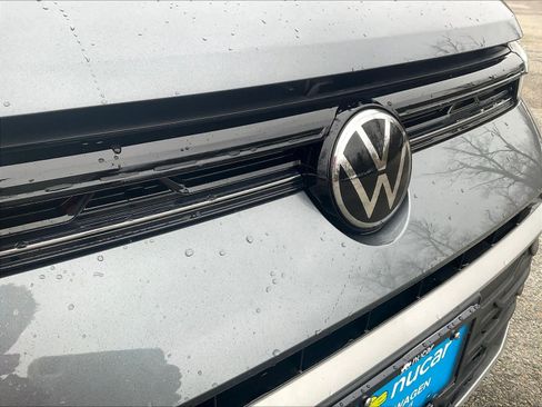 Used 2025 Volkswagen Taos SE w/ Panoramic Sunroof Package image 31