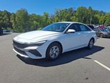 New 2025 Hyundai Elantra SE image 2