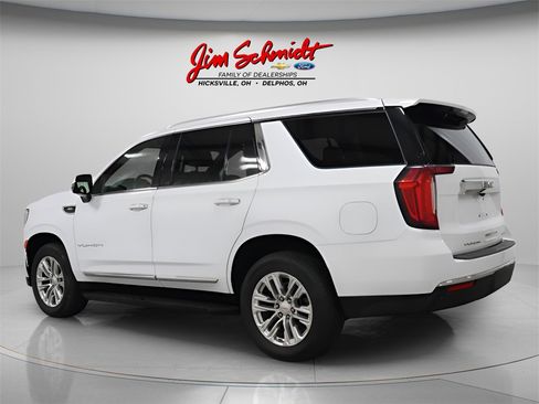 Used 2023 GMC Yukon SLT w/ SLT Luxury Package image 4