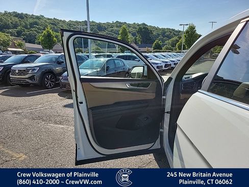 Used 2024 Volkswagen Atlas Cross Sport SE w/ Panoramic Sunroof Package AWD/4WD image 38