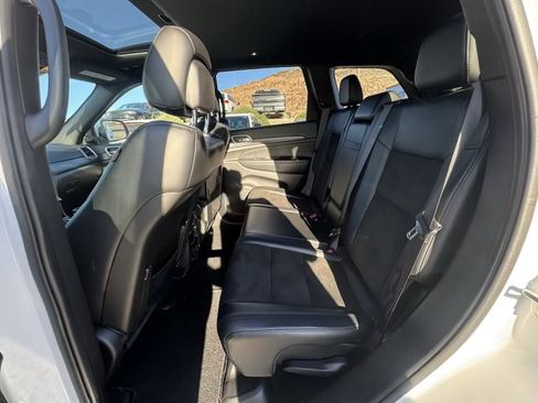 Used 2021 Jeep Grand Cherokee Laredo X image 10