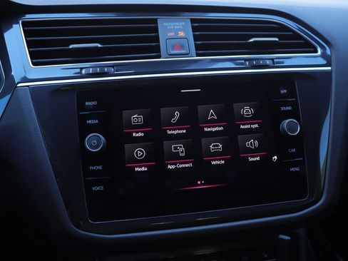 Used 2024 Volkswagen Tiguan SE R-Line image 36